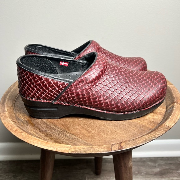 Sanita Shoes - Sanita Snake Embossed Slip on Clogs‎